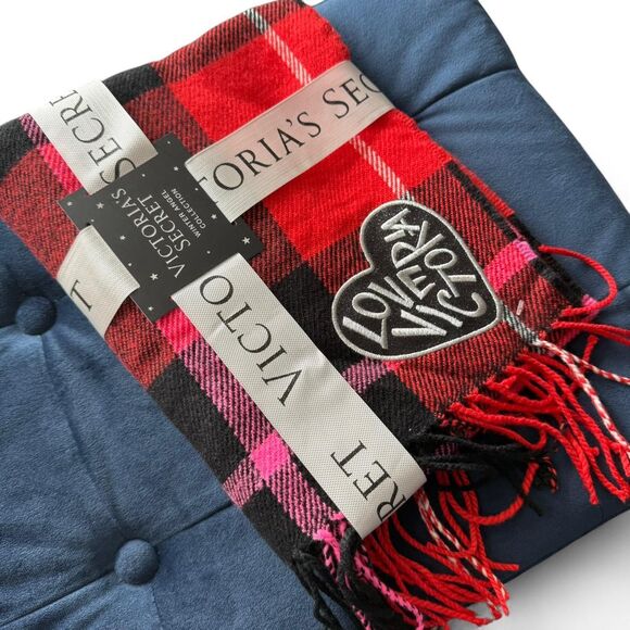 Victoria's Secret Winter Angel signature plaid scarf - new with tags. - Picture 6 of 6